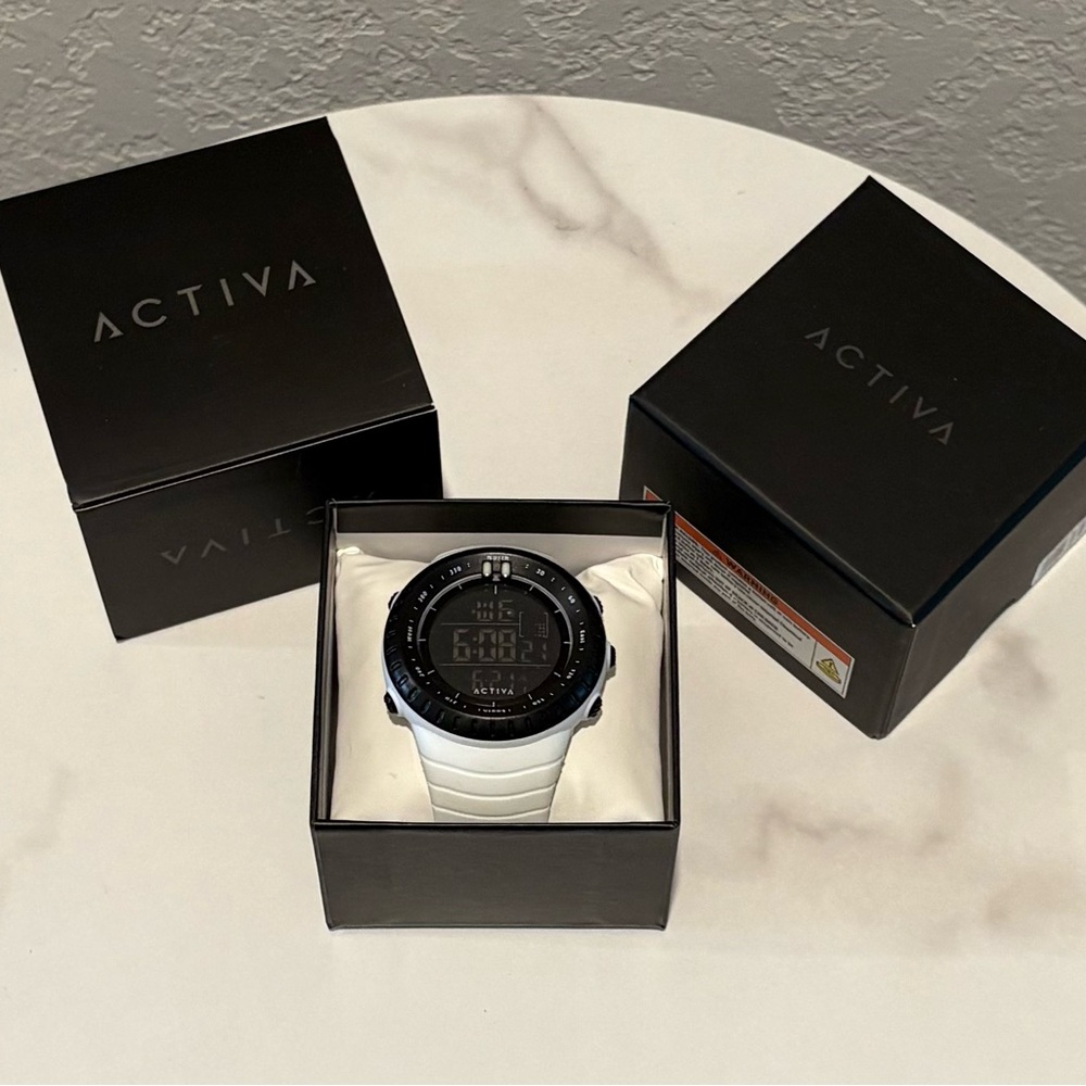 Activa Odyssey X Invicta
Men's Digital Watch - 53mm.
White NWT